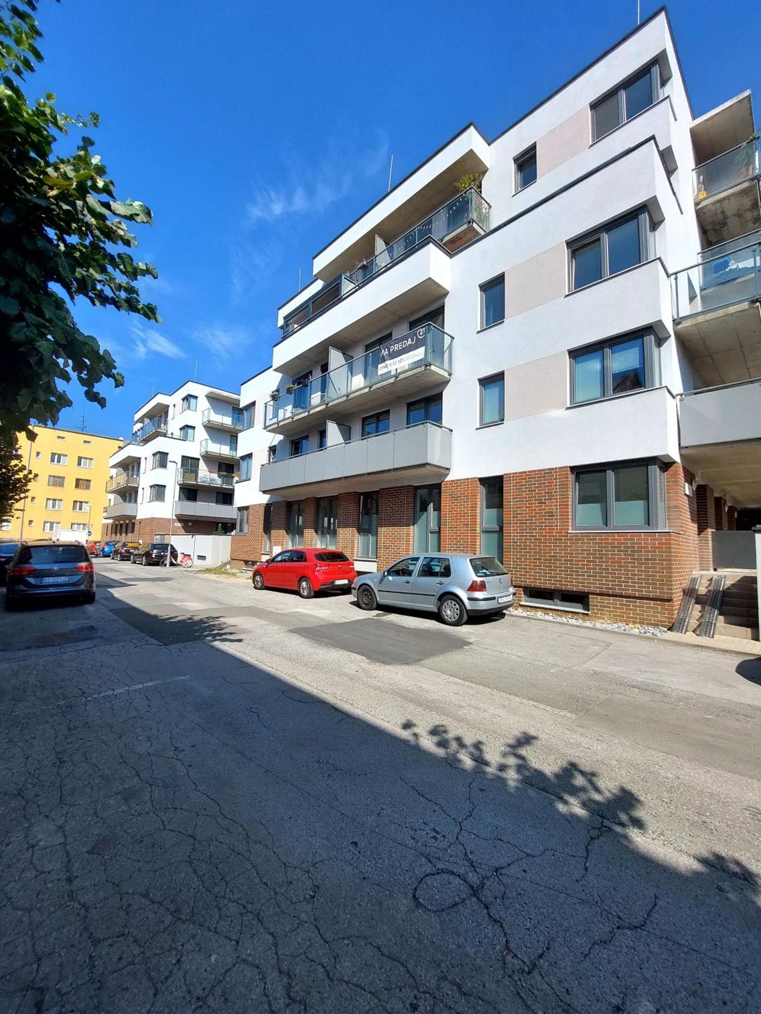 Apartman Emotions S Privat Garage Parking Free Lägenhet Košice Exteriör bild