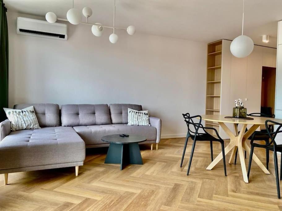 Apartman Emotions S Privat Garage Parking Free Lägenhet Košice Exteriör bild