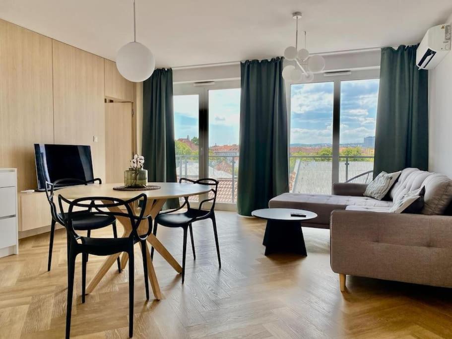 Apartman Emotions S Privat Garage Parking Free Lägenhet Košice Exteriör bild