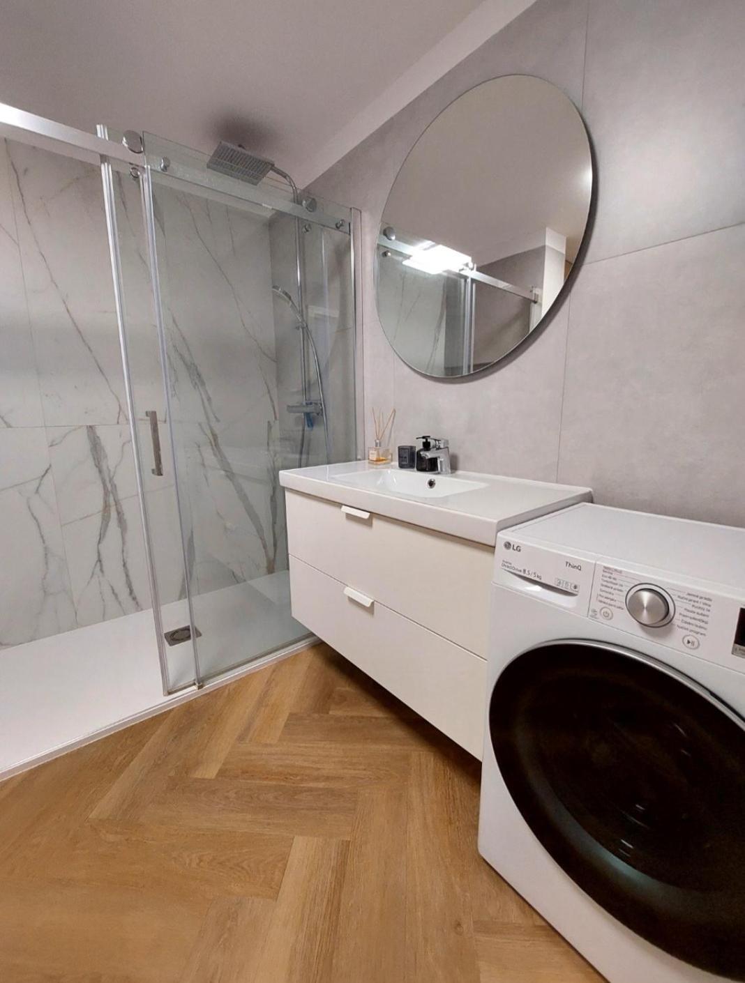 Apartman Emotions S Privat Garage Parking Free Lägenhet Košice Exteriör bild